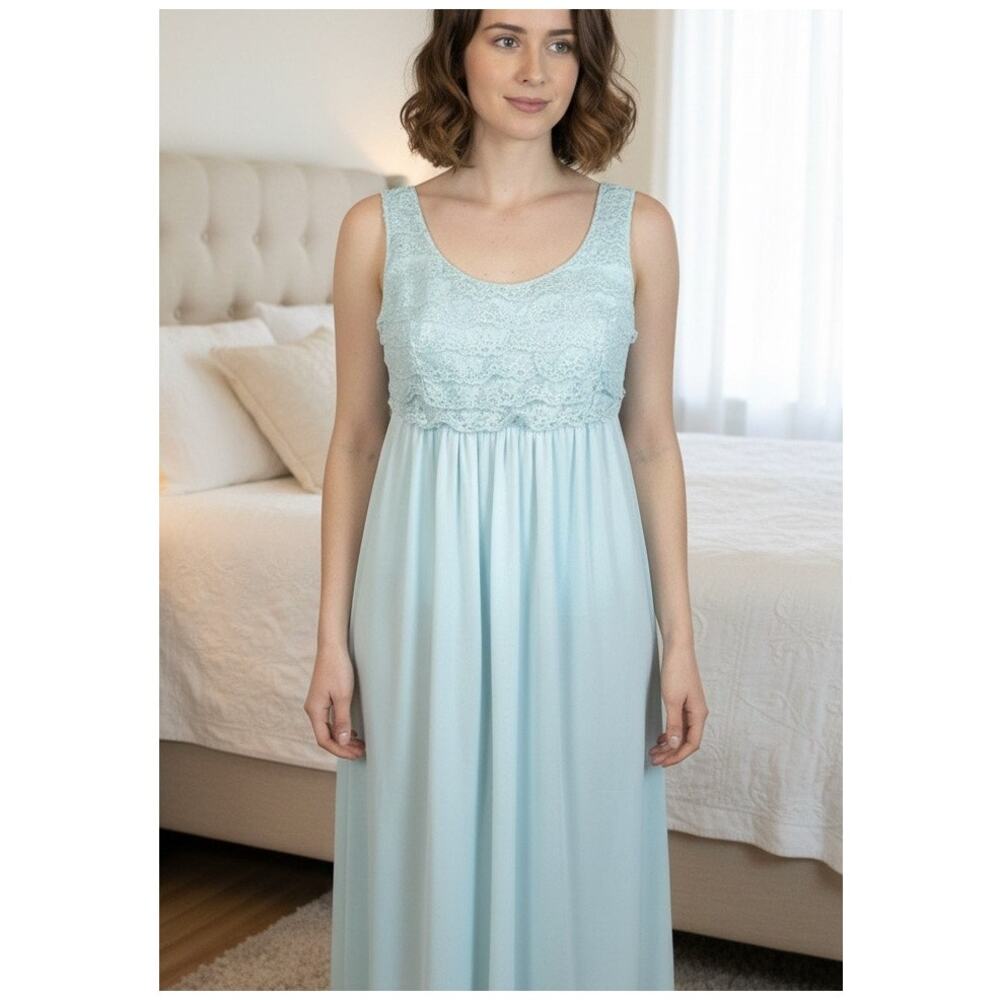 Vintage lace ruffle chemise